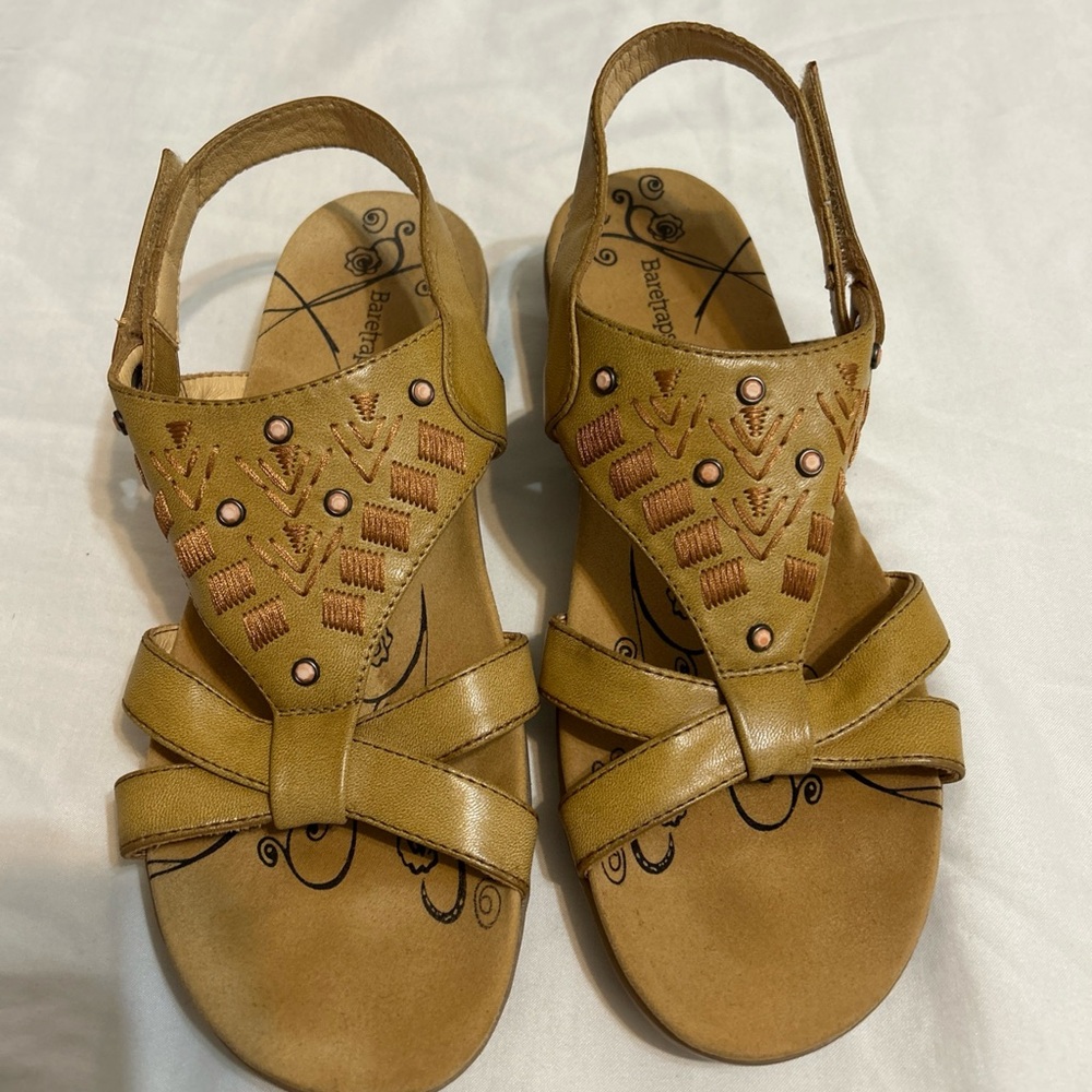 BareTraps Mustard Tan Embellished Slingback Sandals women’s size 9 summer shoes
